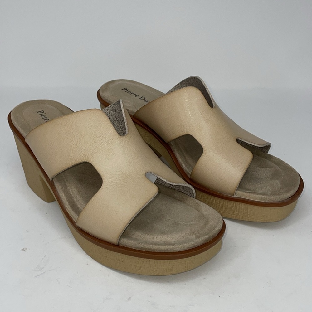 EUC Pierre Dumas PU Leather Peep Toe Platform Clue Nude Wedge Cream 8